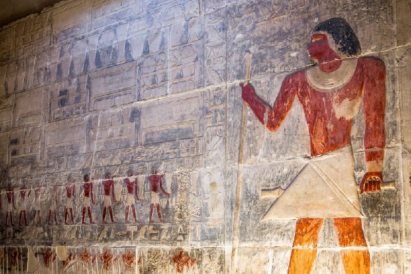 Relevos exibidos no complexo arqueológico de Saqqara , um antigo túmulo