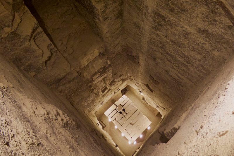Paisagens da Pirâmide Escalonada de Djoser e seu interior