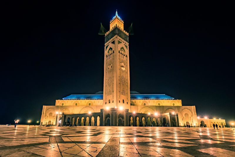 Vista noturna da Mesquita de Hassan II em Casablanca