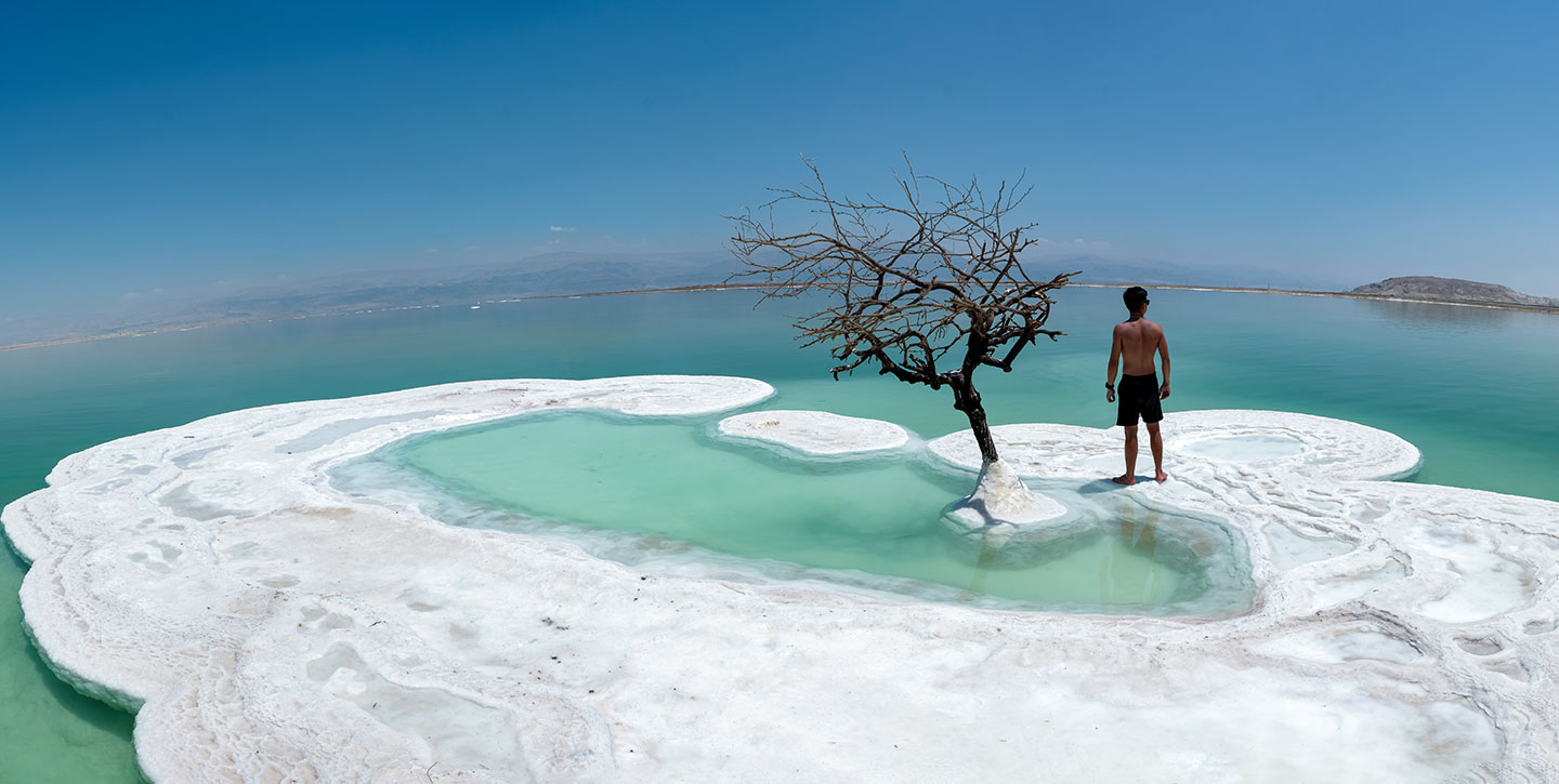 ilha única às margens do Mar Morto